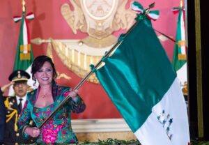 JUNTO A LAS FAMILIAS TLAXCALTECAS LORENA CUÉLLAR DA SU ÚLTIMO GRITO COMO GOBERNADORA